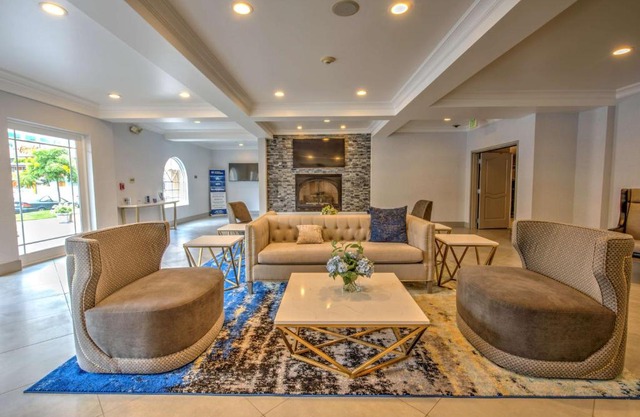 Best Western Plus Media Center Inn & Suites