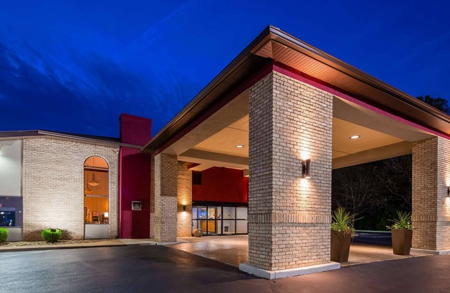 Best Western Plus North Canton Inn & Suites