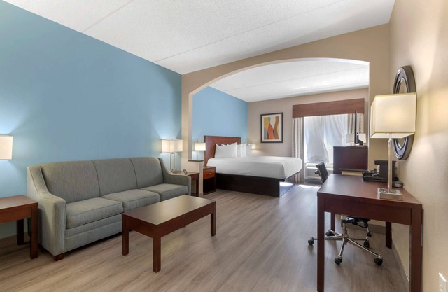 Best Western Plus Suites-Greenville