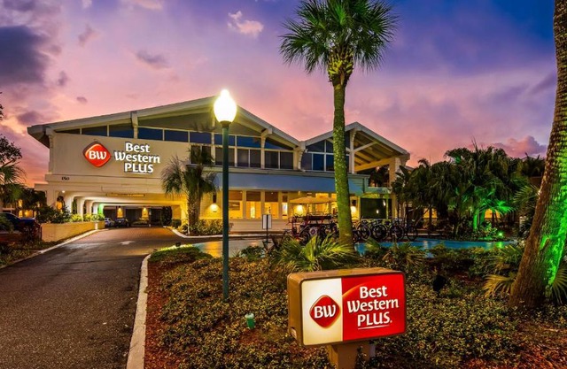 Best Western Plus Yacht Harbor Inn