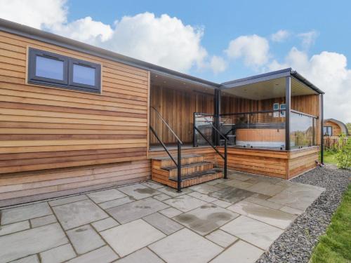 Betsi Lodge 1