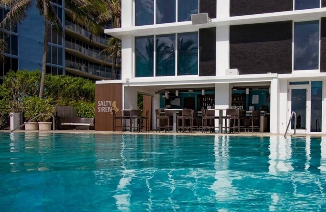 CHAQUE SEJOUR! 2 UNITÉS MODERNES POUR 8, PISCINE, HOT TUB