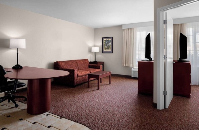 Four Family Suites w/ Full Kitchen | Complimentary Breakfast and Free Parking