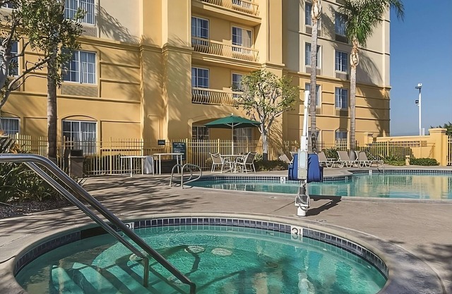 Better Choice For Your Vacation! 3 Pet-friendly Units, Pool and Free Parking!