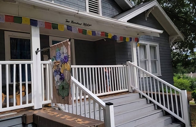 "Better Days" Inn / Comfortable 3br 1 Ba / Pet and Kid Friendly / Near Downtown