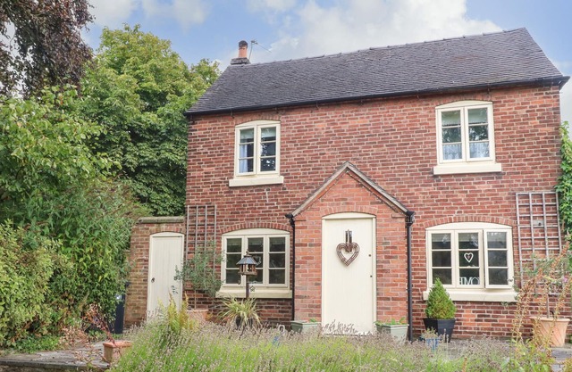 Betwixt Cottage, ASHBOURNE