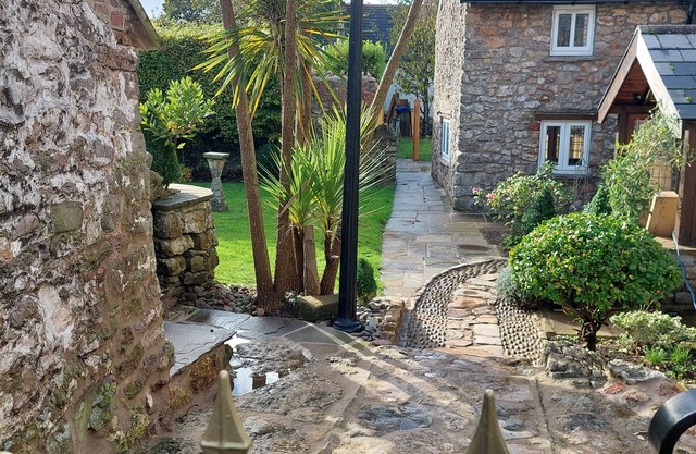 Beudy Ger Y Mor, Porthcawl A two bedroom annexe attached to a charming farmhouse