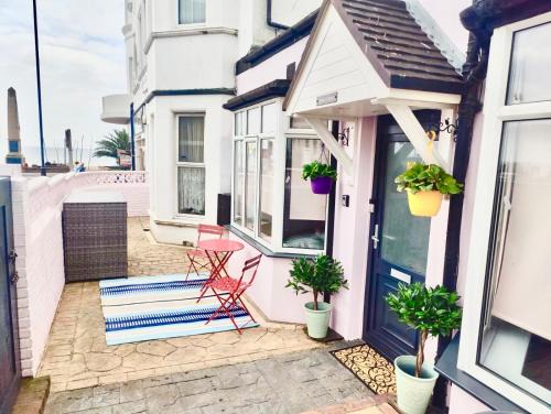 Bexhill Beautiful Sea Front Bungalow
