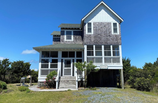 D��tendez-vous dans le confort décontract���������� dans cette belle maison qui a beaucoup de ponts offrant des vues de marais.