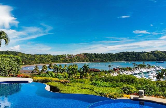 Villa de rêve d'inspiration toscane à Los Suenos avec vue sur l'océan