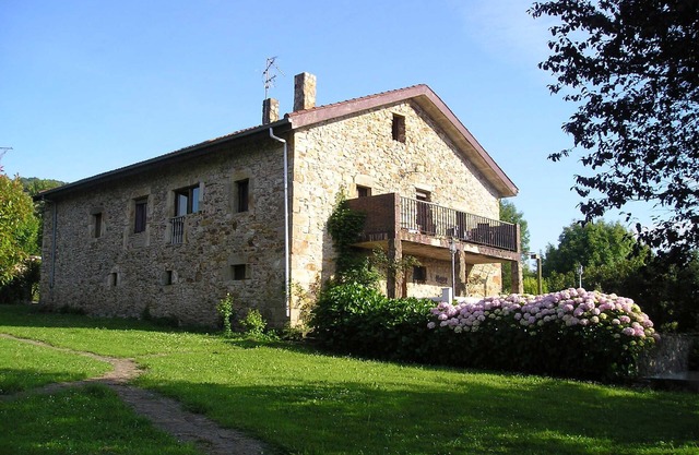 Casa Bezales. Casa de campo en Ampuero, camas para 19+ visitantes