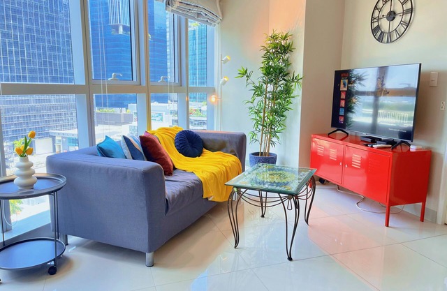 Luxury Industrial 2BR Condo with Balcony Uptown BGC Pool