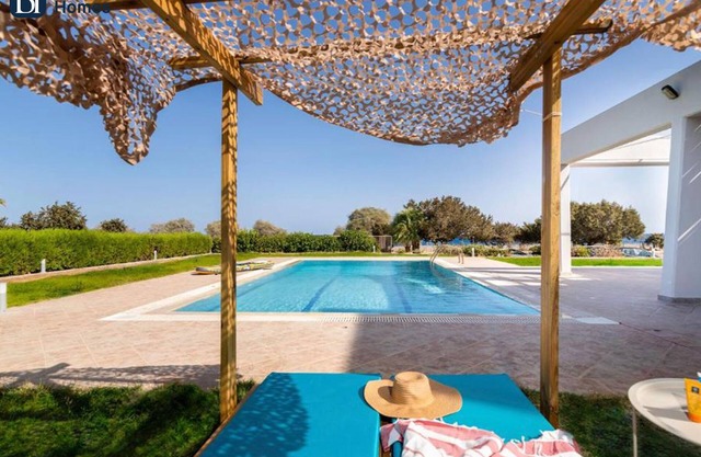 BH825 - C - Villa Rhodes