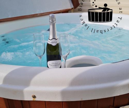 Bianca and marks 8 berth Caravan with Hot tub