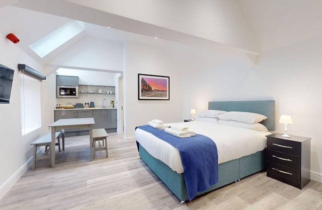 Bicester Court Hotel The Lodge Room