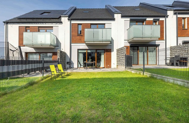 Biedronkowa 4 | Spacious House | Grill&Parking