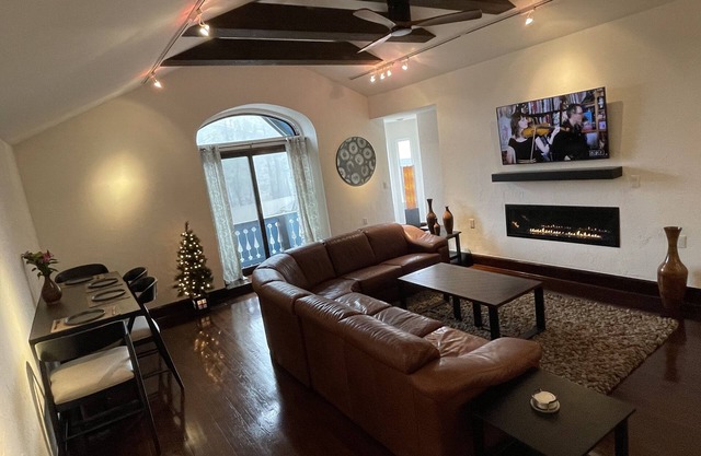 Biergarten Luxe - Center of Downtown Blowing Rock - NEWLY LISTED
