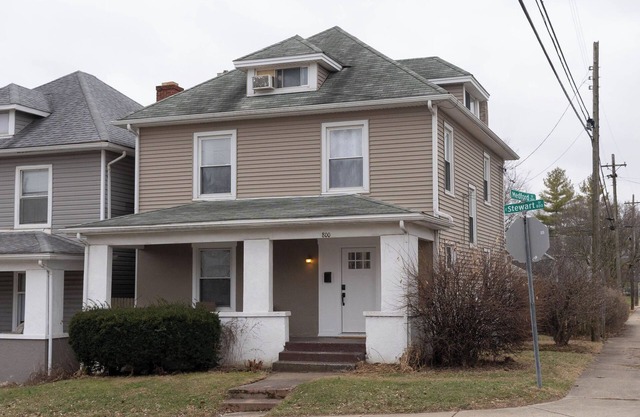 Big 3-Story Home, Walk to Campus.