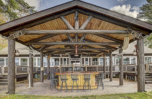 CABINE AU BORD DE L'EAU AVEC BAR EXTÉRIEUR GRAND LAC ST GERMAIN