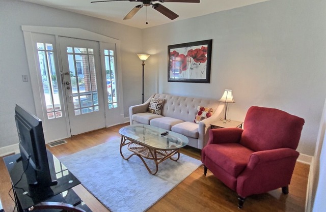 Big Bad Apartment- steps away from Barrett Ave Corridor