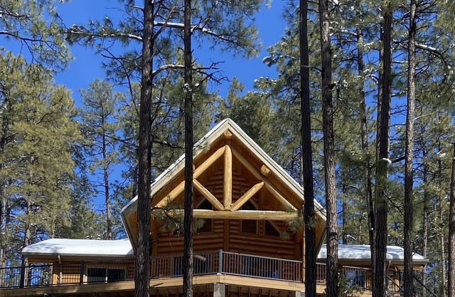 Lucky Star Bunkhouse Cabin in the Ponderosa Pines! Sleeps 8