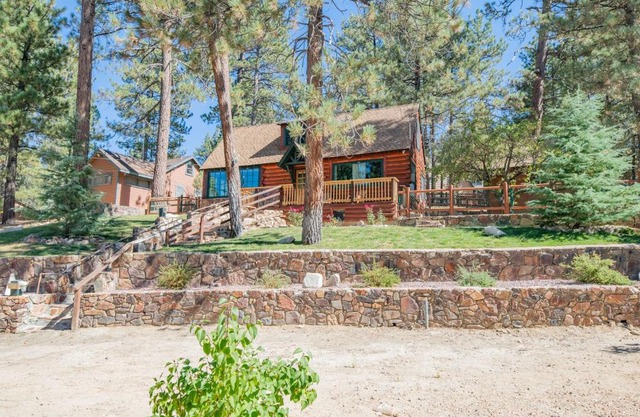 Big Bear Retreat - A charming mountain cabin with easy access to Big Bear's attractions!