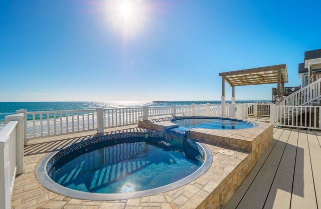 Big Blue Unit# 116 -Mini-Resort, Movie Theater, Pools, Beach Front, Sleeps 28
