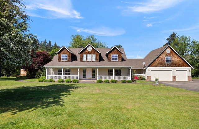 Big Fun Home: Jet-tub BBQ Crib Ping-pong Step-free near Disc Golf & Kayaking