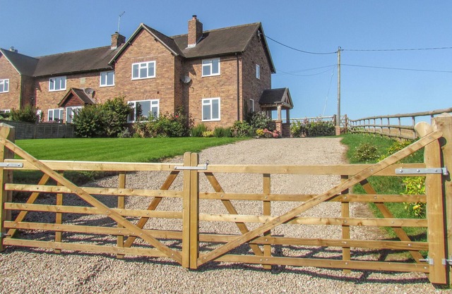 BIG HILL COTTAGE, familial et convivial à Ellesmere, Ref 975545