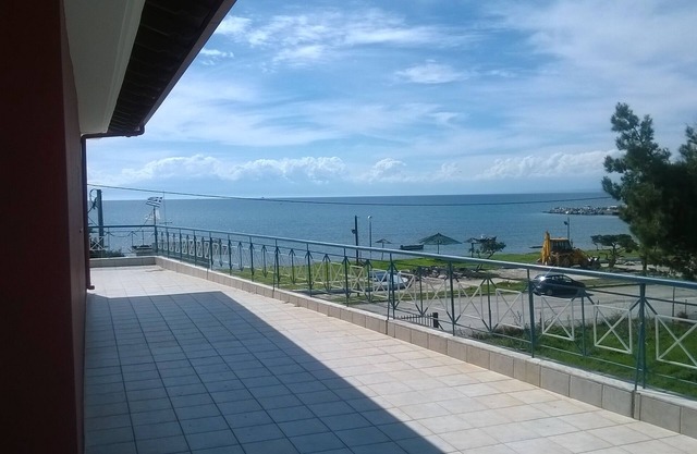 Grande maison (170m), 20m de la plage, vue sur l'Olympe, près de l'aéroport de Thessalonique