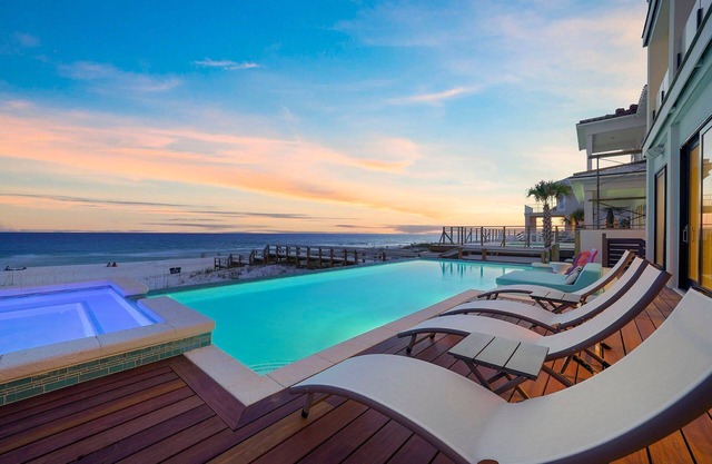 Amazing Beach Front Vacation House in Destin with Private Pool, Theater, Bar