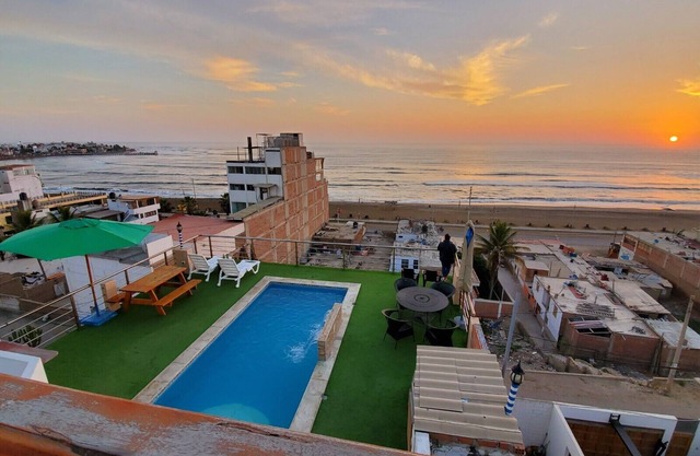 Grande maison avec piscine au 4ème étage devant la plage
