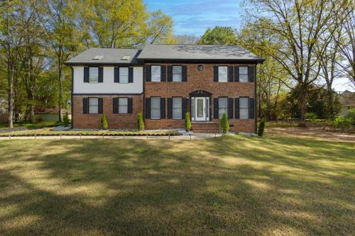 Big Modern Family Home On 1 Acre Land w Firepit & Grill