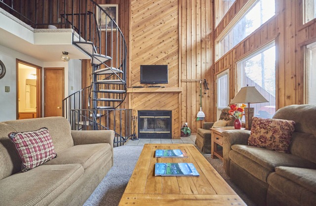 Big Mountain Cabin at Ptarmigan - 5min to the lifts & Whitefish Trail