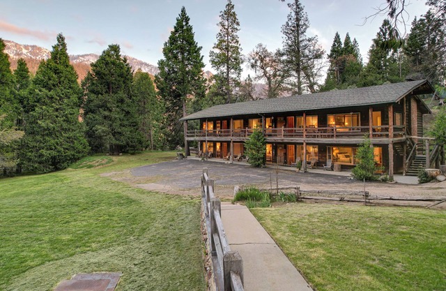 Big Pine Suite at Camp Nelson Lodge R1
