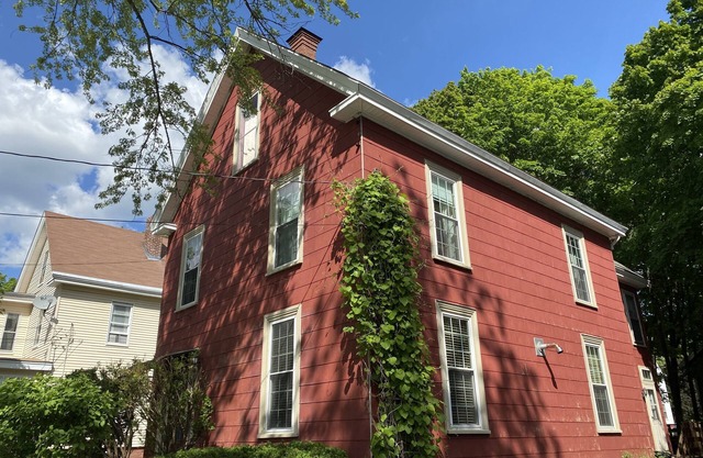 Big Red House - Belle maison historique de Bangor