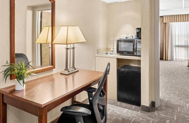 Big Sky Adventure! 4 Spacious Units, Free Breakfast, Minutes to Riverfront Park