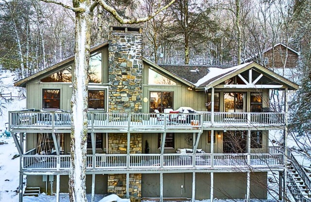 Big Ski Discounts-Large Luxury Cabin-Every Amenity-Great Location!