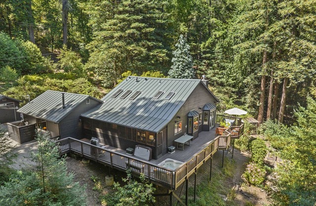 Big Star Farm ~ Magical Nature Getaway, Sauna, Hot Tub, Serene