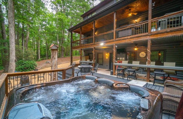Bain à remous, télévision extérieure, jouets aquatiques, appareils électroniques, le meilleur des meilleurs! Découvrez cette location de luxe