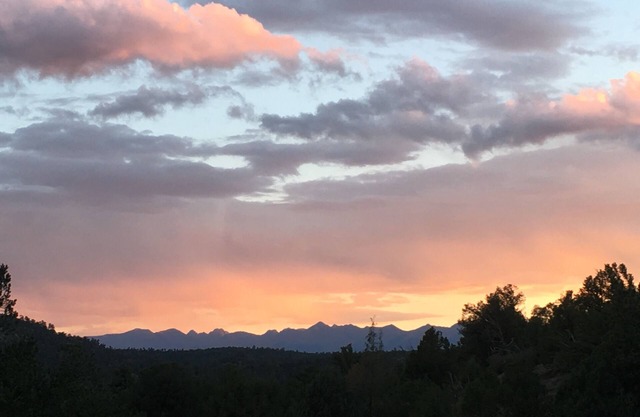 Big Tiny Home w/ Huge Deck w/ amazing views of the Sangre Mountains (Off-Grid)