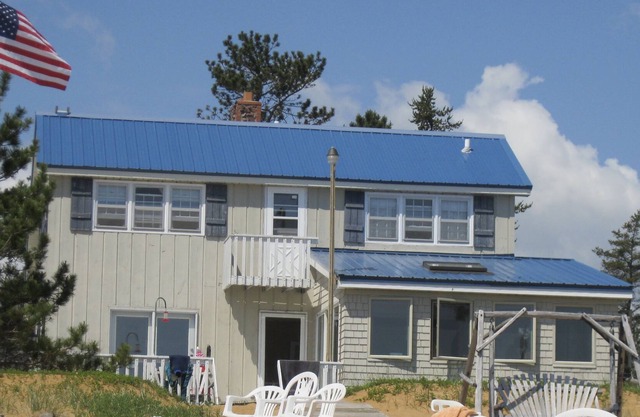 Big Traverse Bay Beach House.The best beach in the Keweenaw!