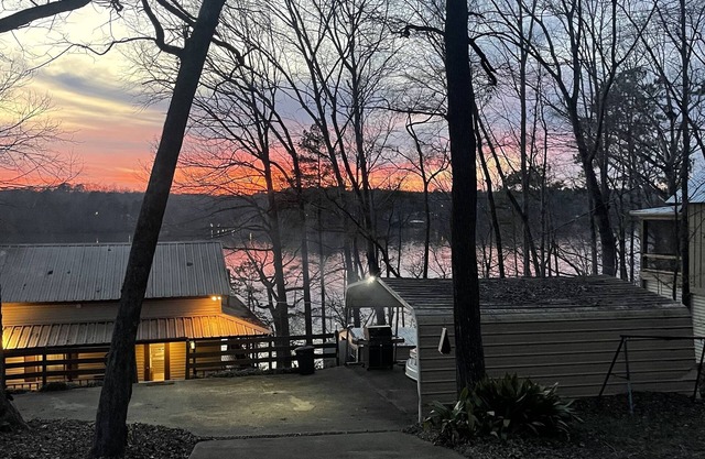 New listing - BIG water view on beautiful Lake Jordan - Titus