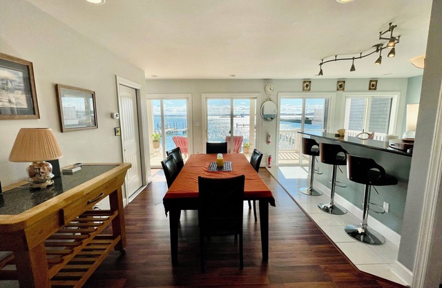 Big Waterfront House on the Bay! Amazing Views, Swim Deck, Walk to Beach!