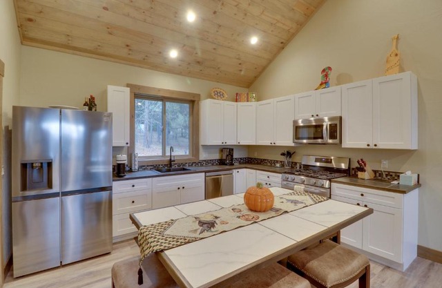 Bigfork Cottage with Lake Views 5 Mi to Downtown