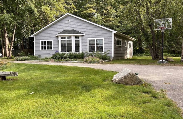 Bijou By The Bay- Guest House on large waterfront estate, walk to Bar Harbor