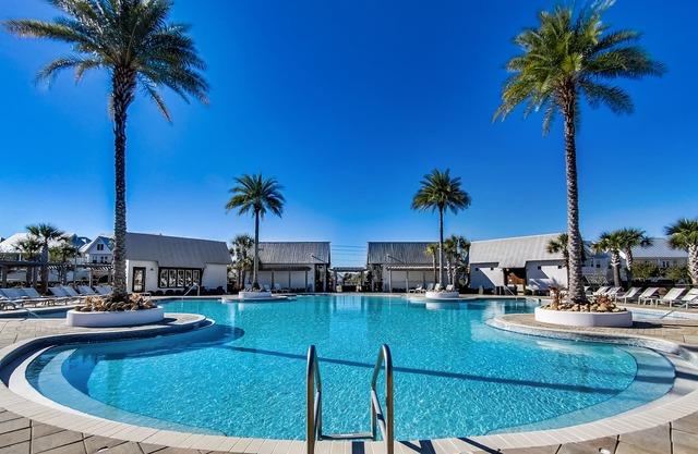 Bike to Beach, Resort Pool, Designer Updates, Enjoy The Big Chill, Pet Friendly
