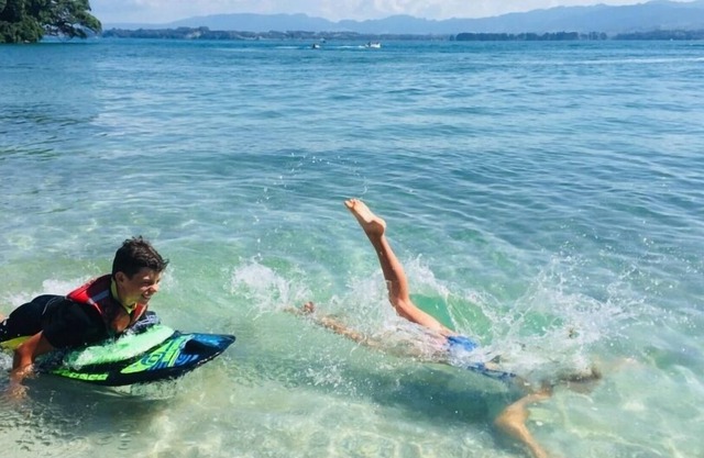 Bas de bikini sur le boulevard, Waihi Beach