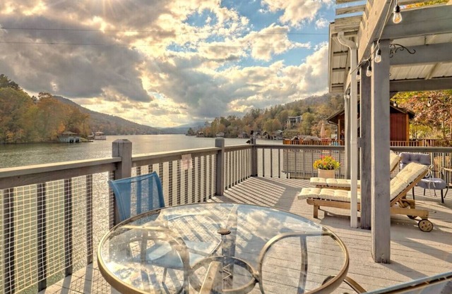 T Landing Bot Floor · Bill's Bungalow~Burton Lakefront w/ Top Dock & Spa