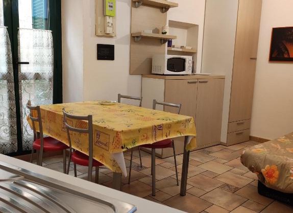 BILOCALE NELLA VECCHIA CITTA' DI MENTONE